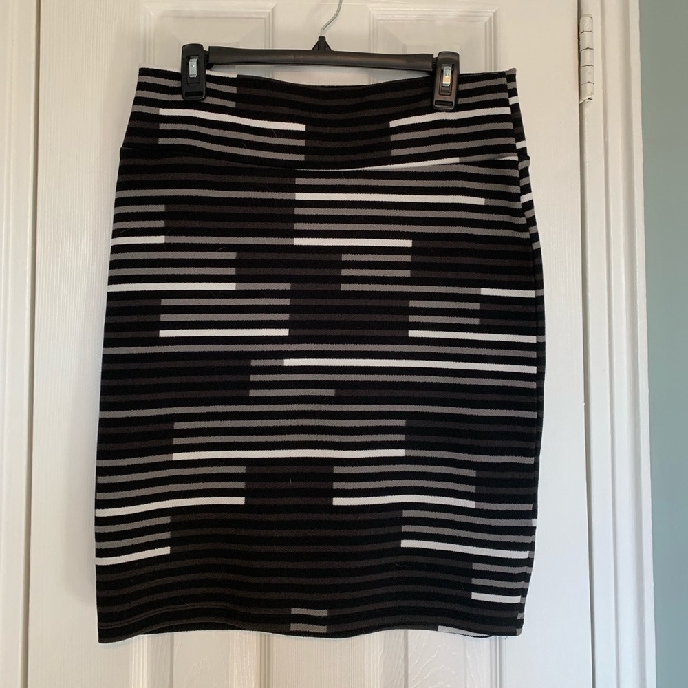 LulaRoe Large Cassie Black and White Pencil Skirt